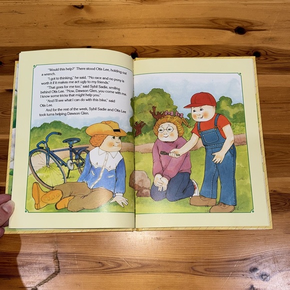 Cabbage Patch Kids The Big Bicycle Race, Vintage 1984 Hard Cover Children’s Book - Picture 4 of 4